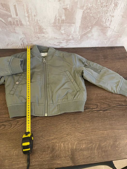 Курточка-бомбер h&m дитяча 92 см в ідеальному стані на блискавці
