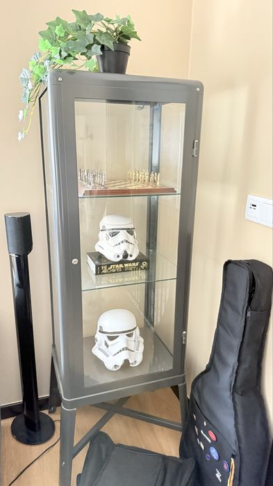 Vitrine cinza ikea