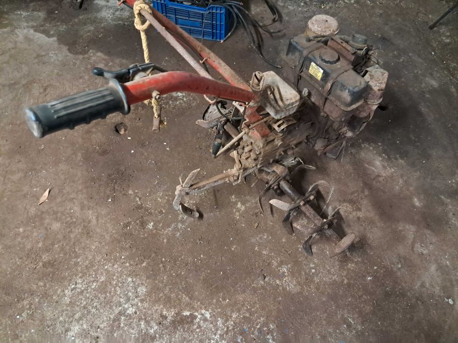 Motoenxada a gasoleo