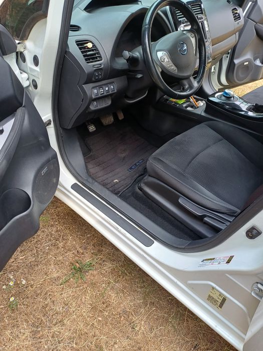 Продам Nissan Leaf