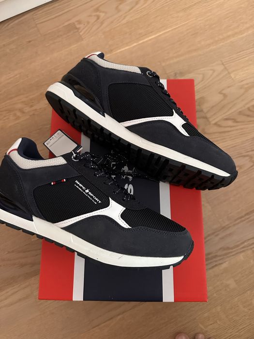 Спортивне взуття