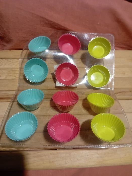 Новые Формы для выпечки, ножи, прищепки,кастрюля,гейзер