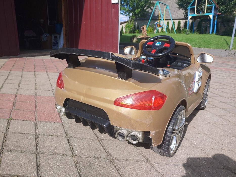 Дитячий акумуляторна машинка