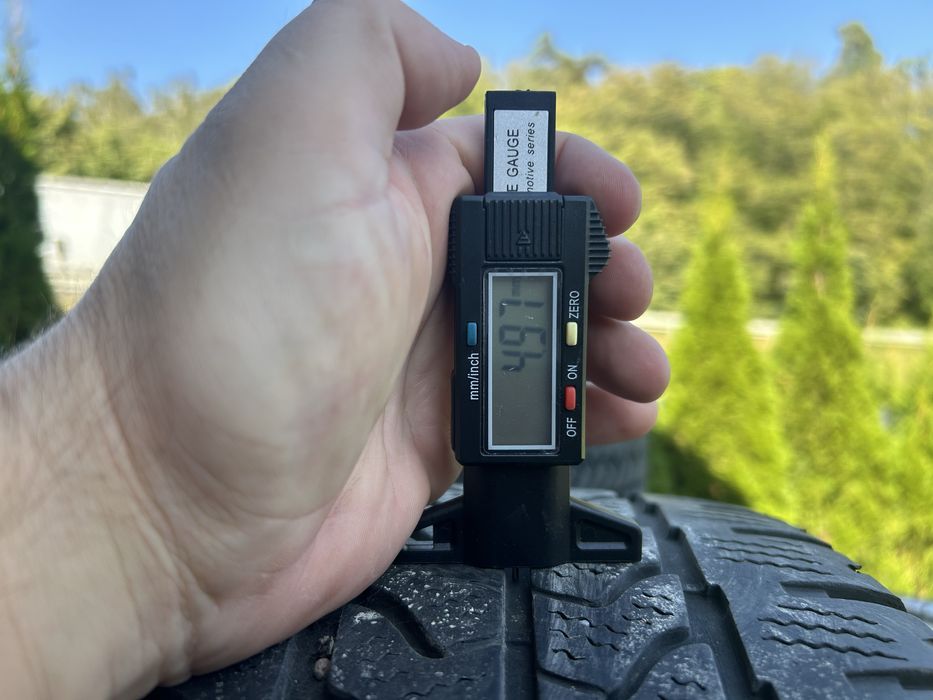 Opony zimowe Goodyear UltraGrip 215/65r16C z felgami alu 5x108 Ford