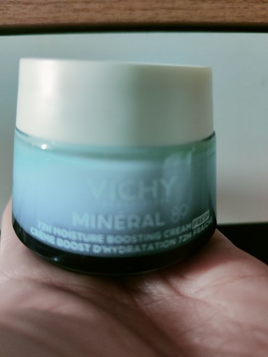 Dwa kremy Vichy nowe