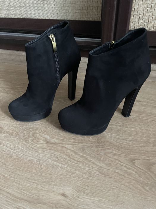 Ботильйони чорні замшеві, 38 р