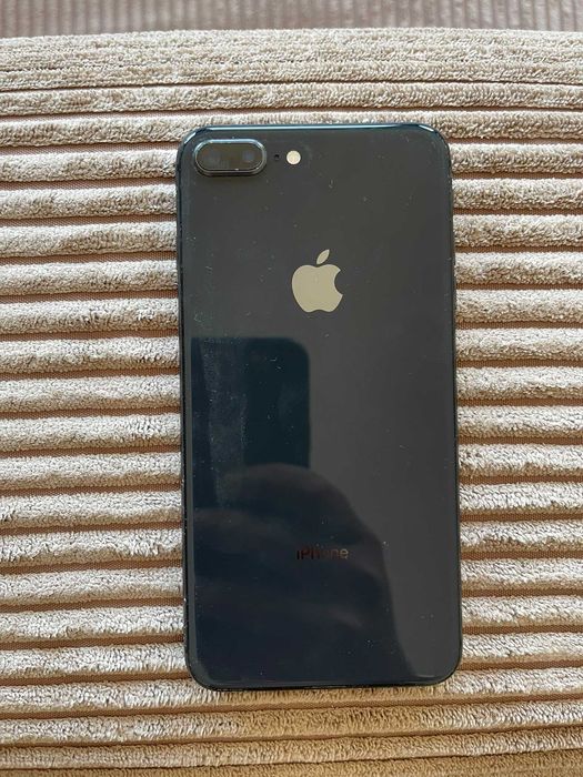 iPhone 8 Plus 64 GB — €60
