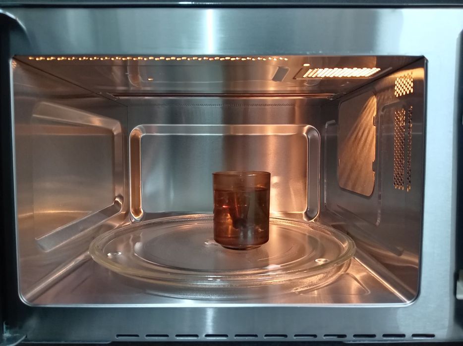 Мікрохвильовка Miele M 8201-1
