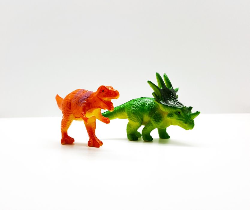 Conjunto 2 Figuras Dinossauros em Miniatura T-Rex e Chasmossauro PVC