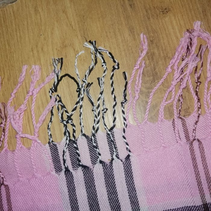 Szal  w krate  jak nowy