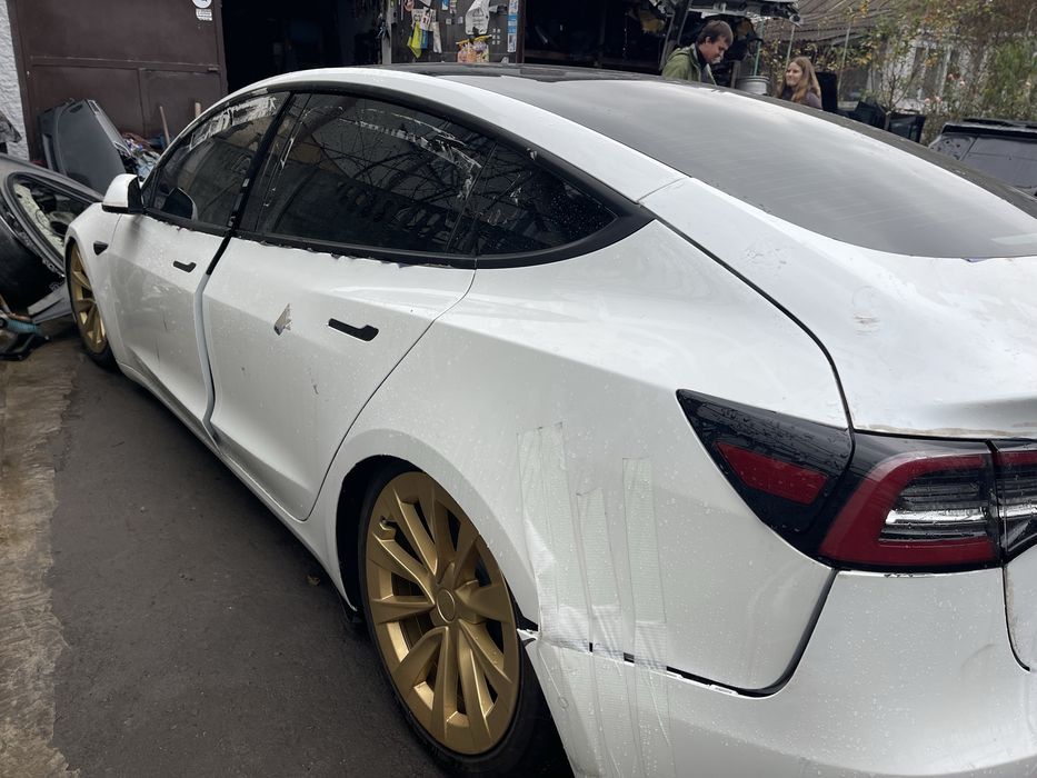 Двері Tesla M3 Model 3 2021 Двері перед / зад / АВТОРОЗБОРКА