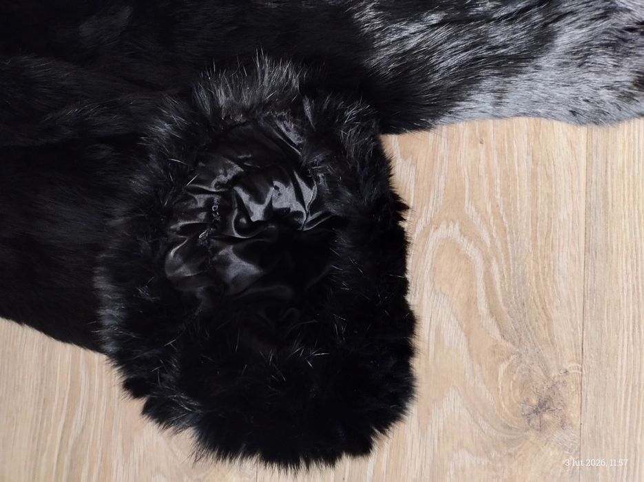 Futro naturalne czarne.