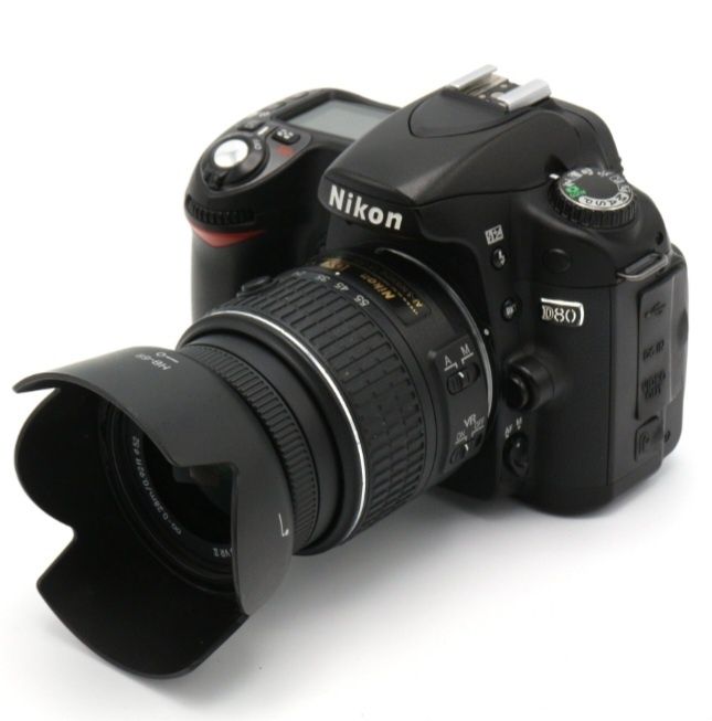 Nikon D80 + AF-S 18-55 DX VR (€155)63825548062977121