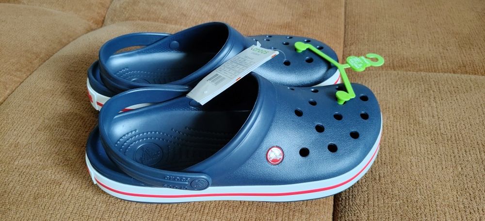 43/44 Nowe klapki CROCS granatowe z czerwonym napisem z tyłu wkładka 28cm