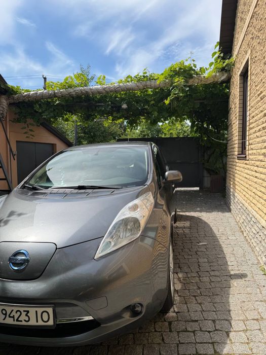 Продам Nissan Leaf 2017