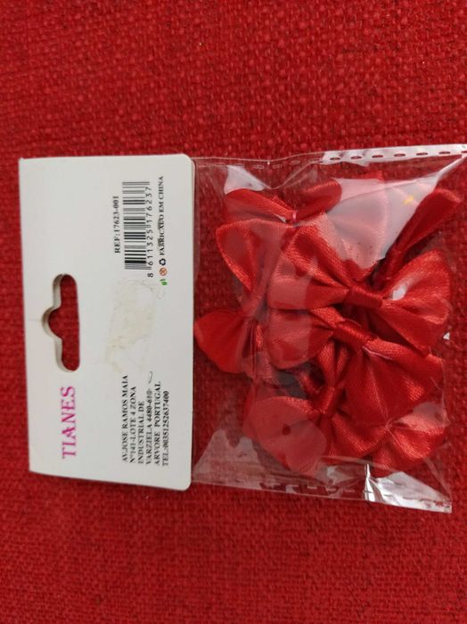 Embalagem com 10 lacinhos vermelhos em cetim 3,5cm