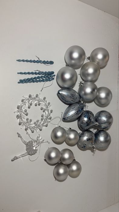 Ялинкові новорічні прикракраси / Новогодние елочные украшения