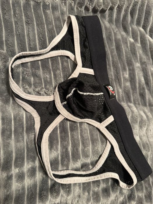 Czarne jockstrapy