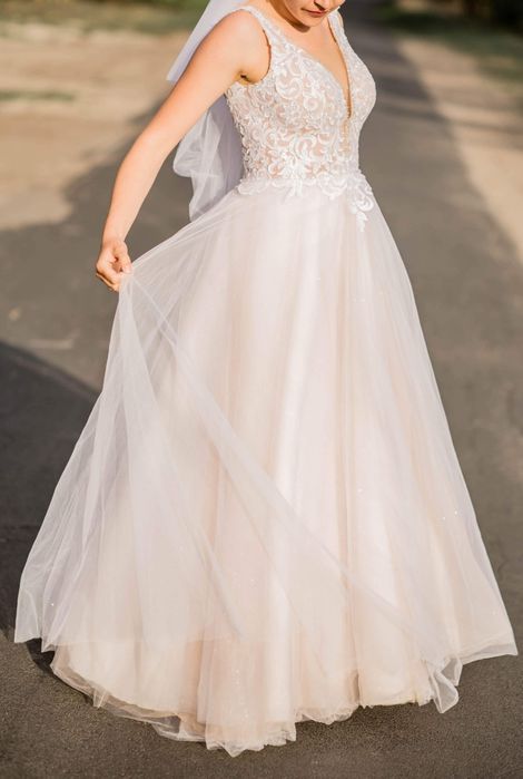 Suknia ślubna w kształcie litery A