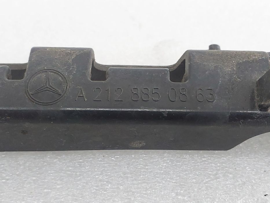 Guia de pára-choques trás direita MERCEDES-BENZ Classe E (W212)