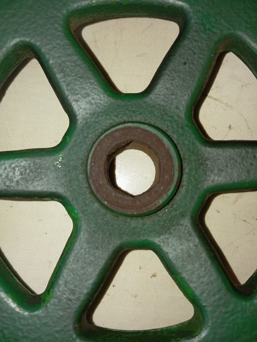Шків привода шнека жатки HXE38943 John Deere