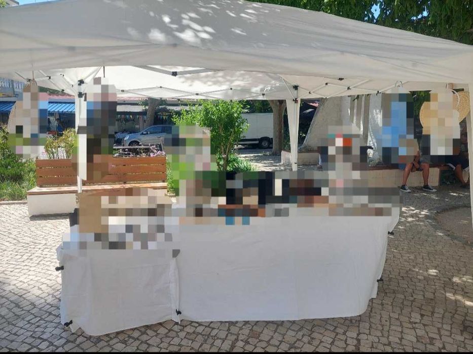 Tenda e mesa dobrável em bom estado