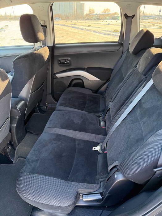 Mitsubishi Outlander XL 2012 2.4 бензин