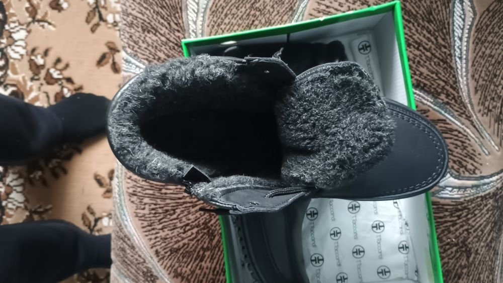 Продам чоловіче зимове взуття