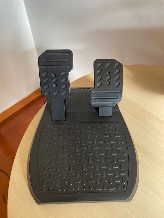 Volante Thrustmaster TMX