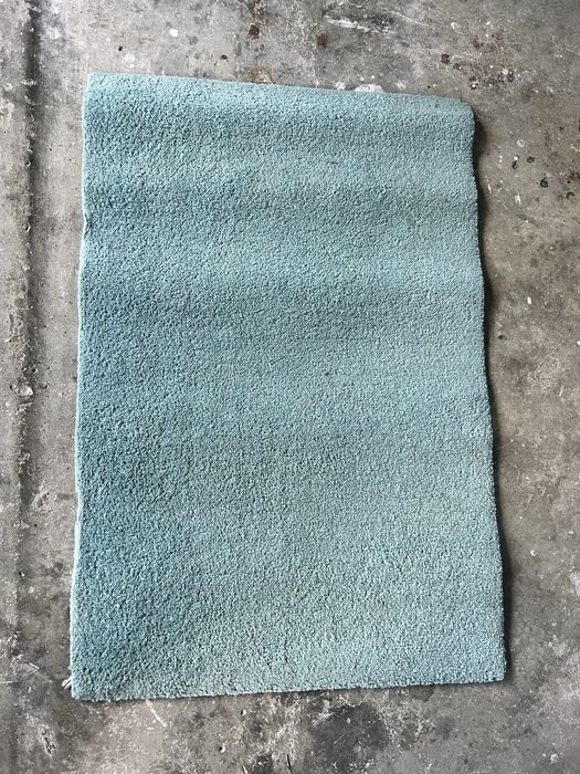 Tapete azul claro pequeno
