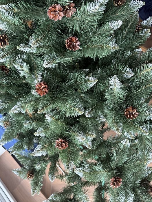 штучна ялинка 180см з шишками та снігом