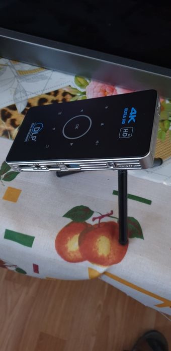 Projektor mini kieszonkowy 4K .