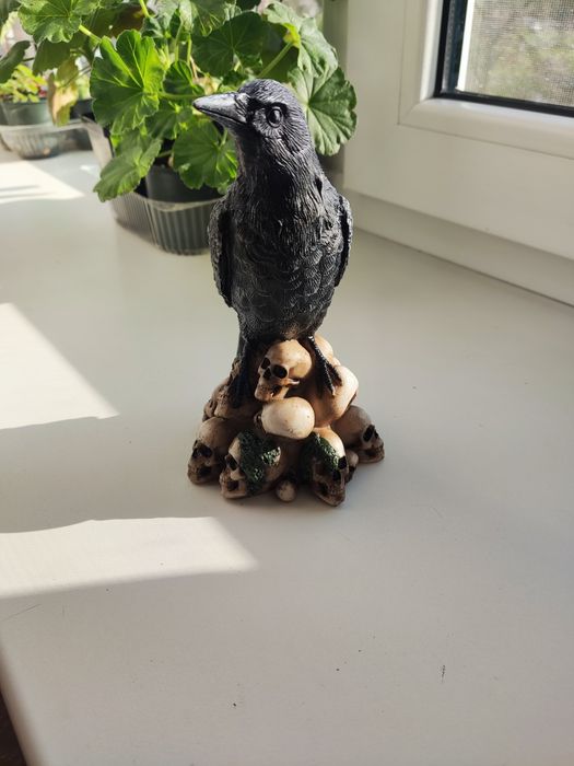 Продам. Статуэтка ворона