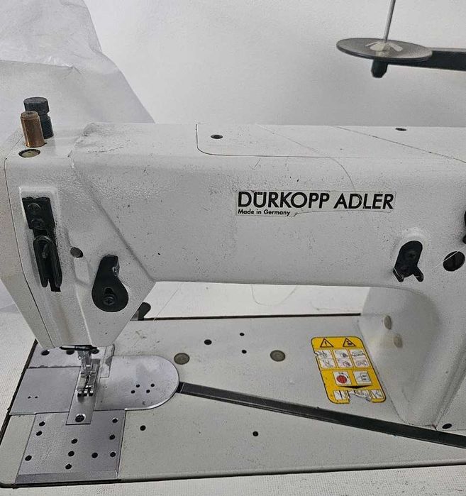 Двохголкова прямострочна машинка Durkopp Adler