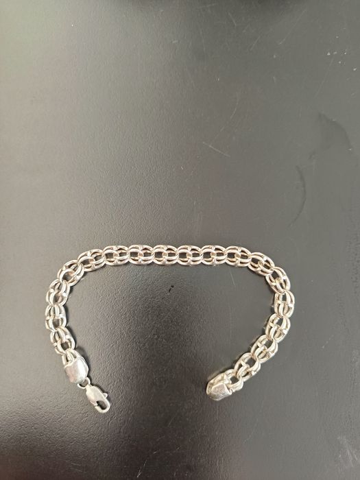 Серебряный браслет,он как новый..