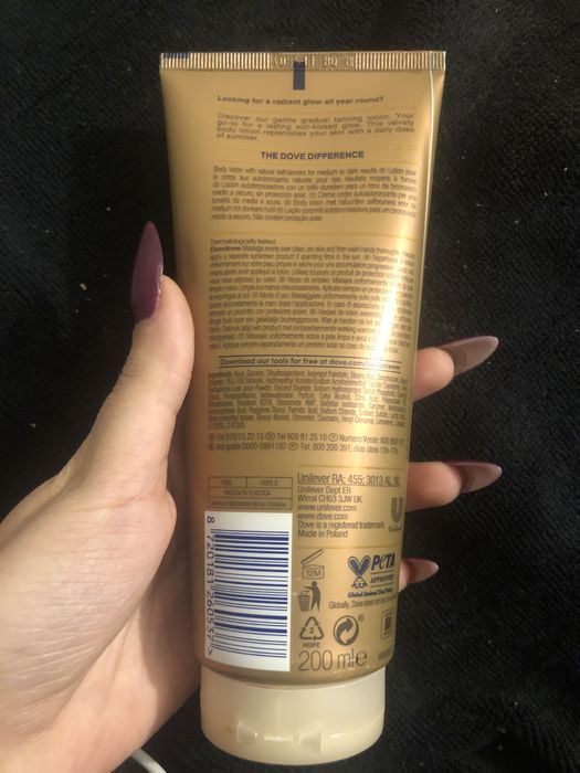 Locao bronzeadora + extrato de aloe vera e glicerina hidratante.
