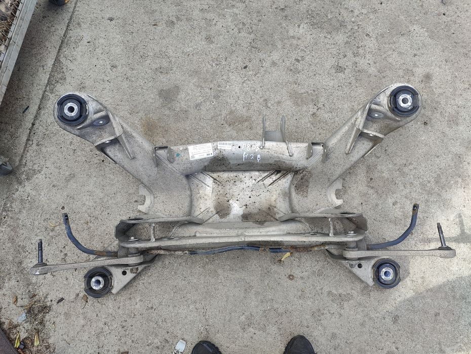 Audi A8 D3 wózek sanki kołyska tył