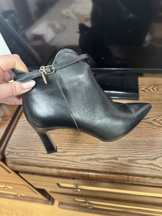 Ботильйони шкіряні, чорного кольору