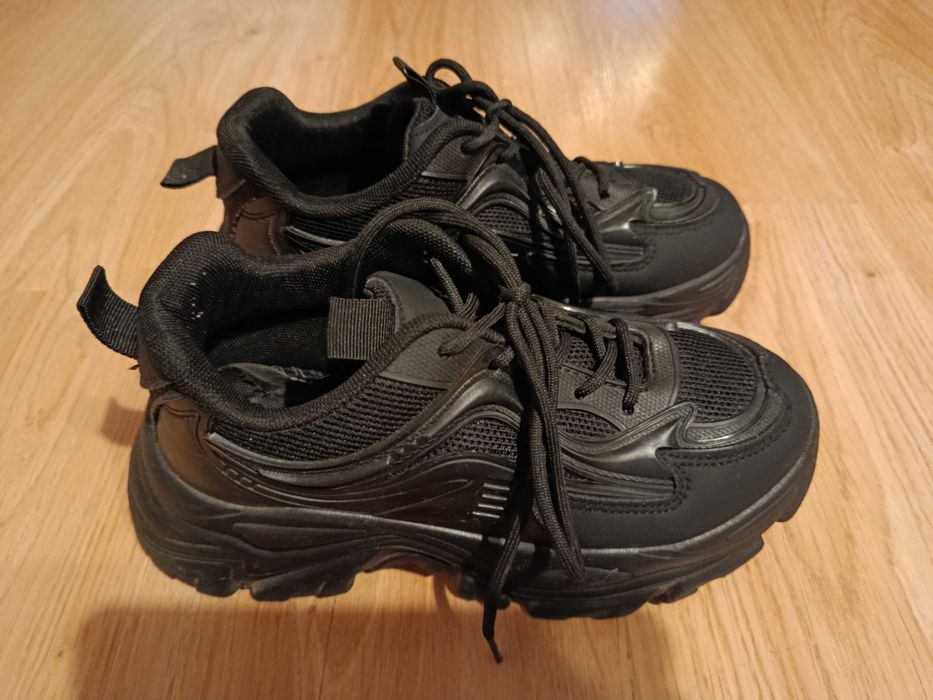 Buty damskie sznurowane