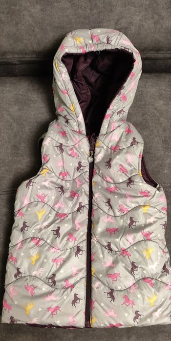 Безрукавки на 2-4года,5-6лет