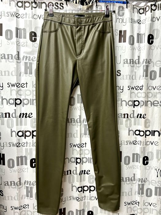 Брюки ZARA эко кожа, мягкие,на высокой талии.