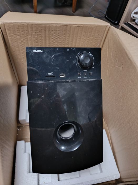 Продам колонки Sven HT210