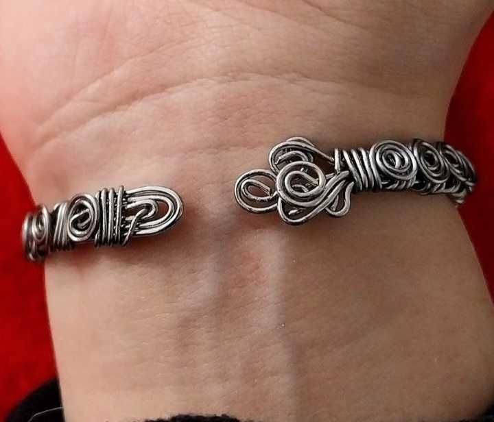 Pulseiras de casal em aço artesanais