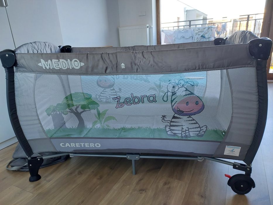 Łozeczko turystyczne Caretero medio zestaw moskitiera przewijak matera