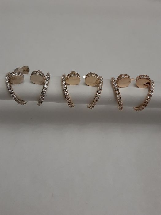 Золотые серьги Cartier гвоздь с бриллиантами 1.02 ct
