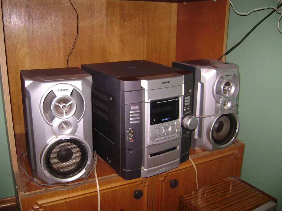 муз центр Соні HCD RS 22  2 шт