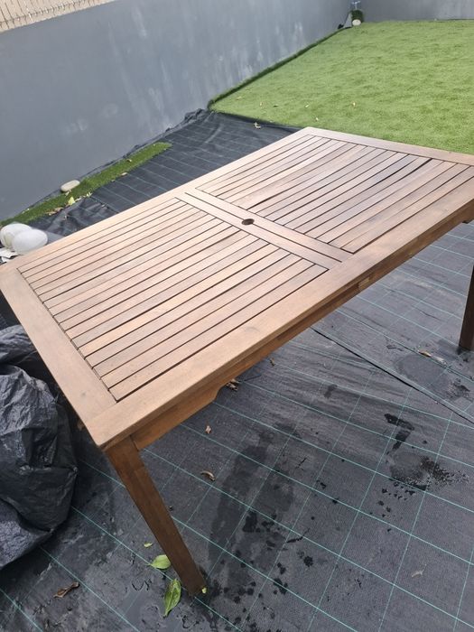 Mesa de madeira jardim
