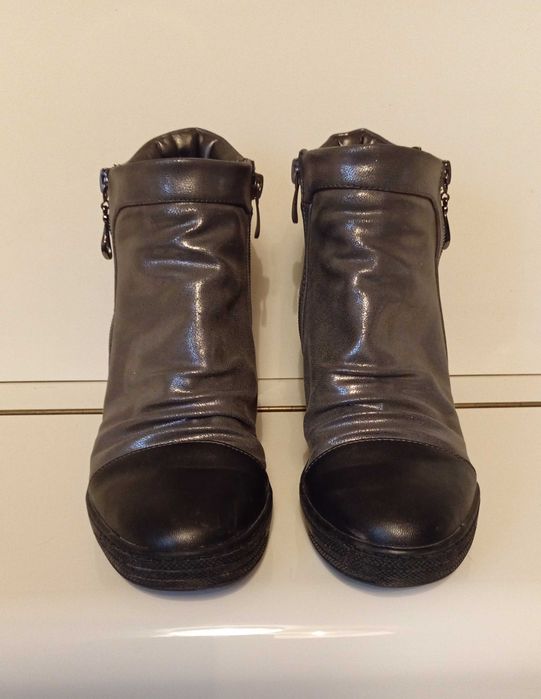 Buty - srebrno-czarne botki "T. SOKOLSKI" – rozm. 39