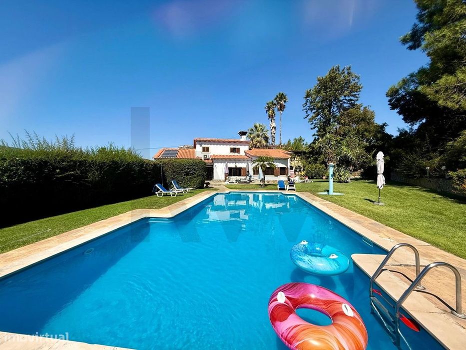 Moradia T5 com piscina, vista panorâmica e casa de hóspedes independen