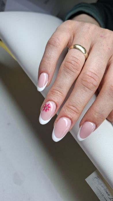 Manicure, pedicure  hybrydowy